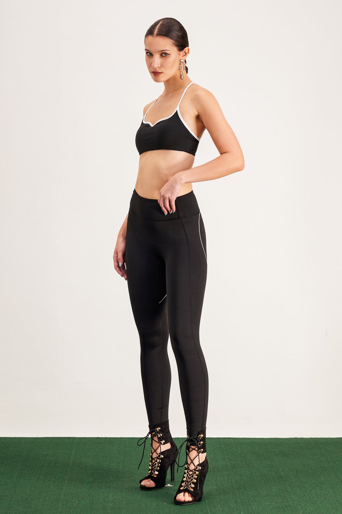 Barney Cutout Crop Bodycon Tayt Takımı Siyah
