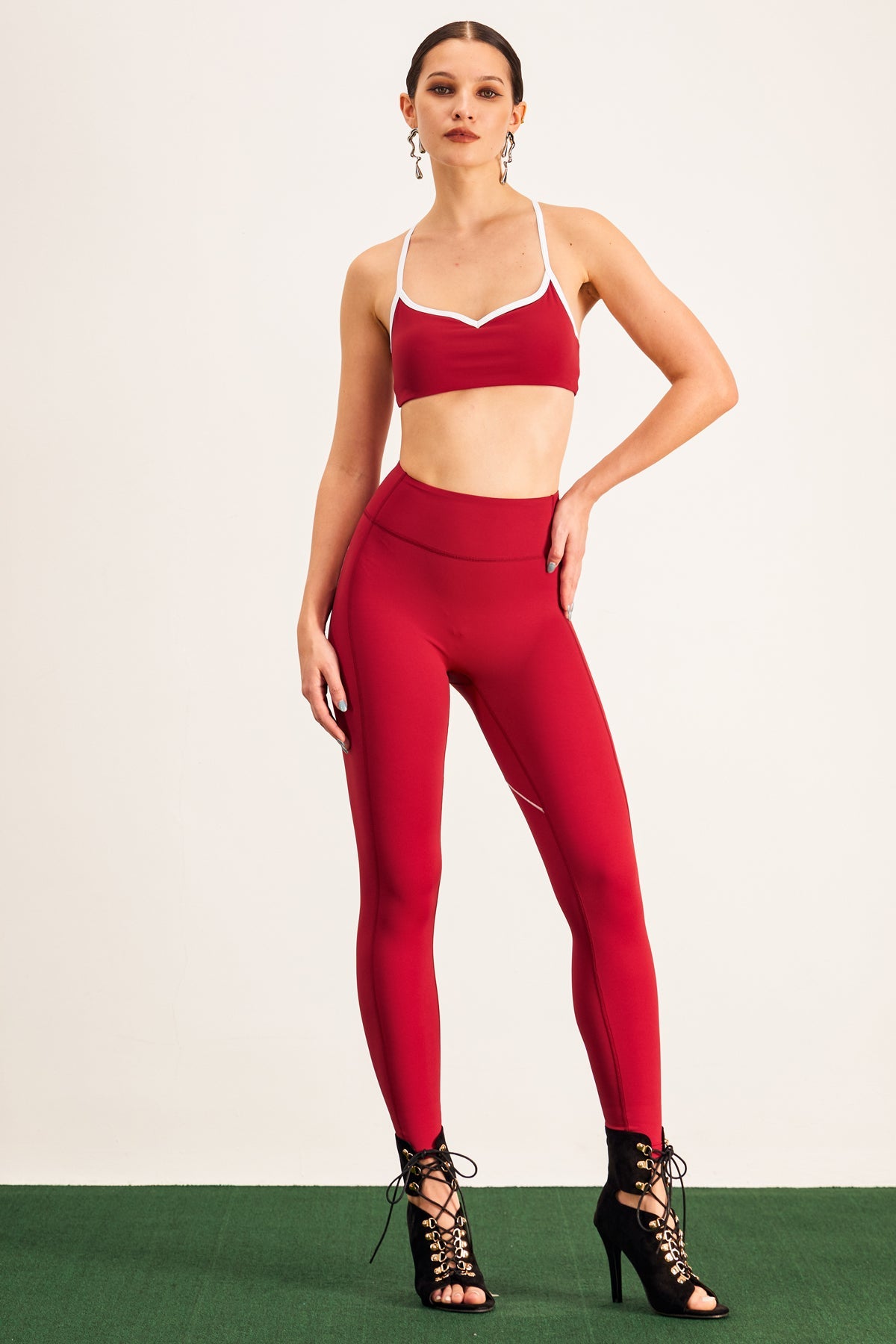 Barney Cutout Crop Bodycon Tayt Takımı Kırmızı