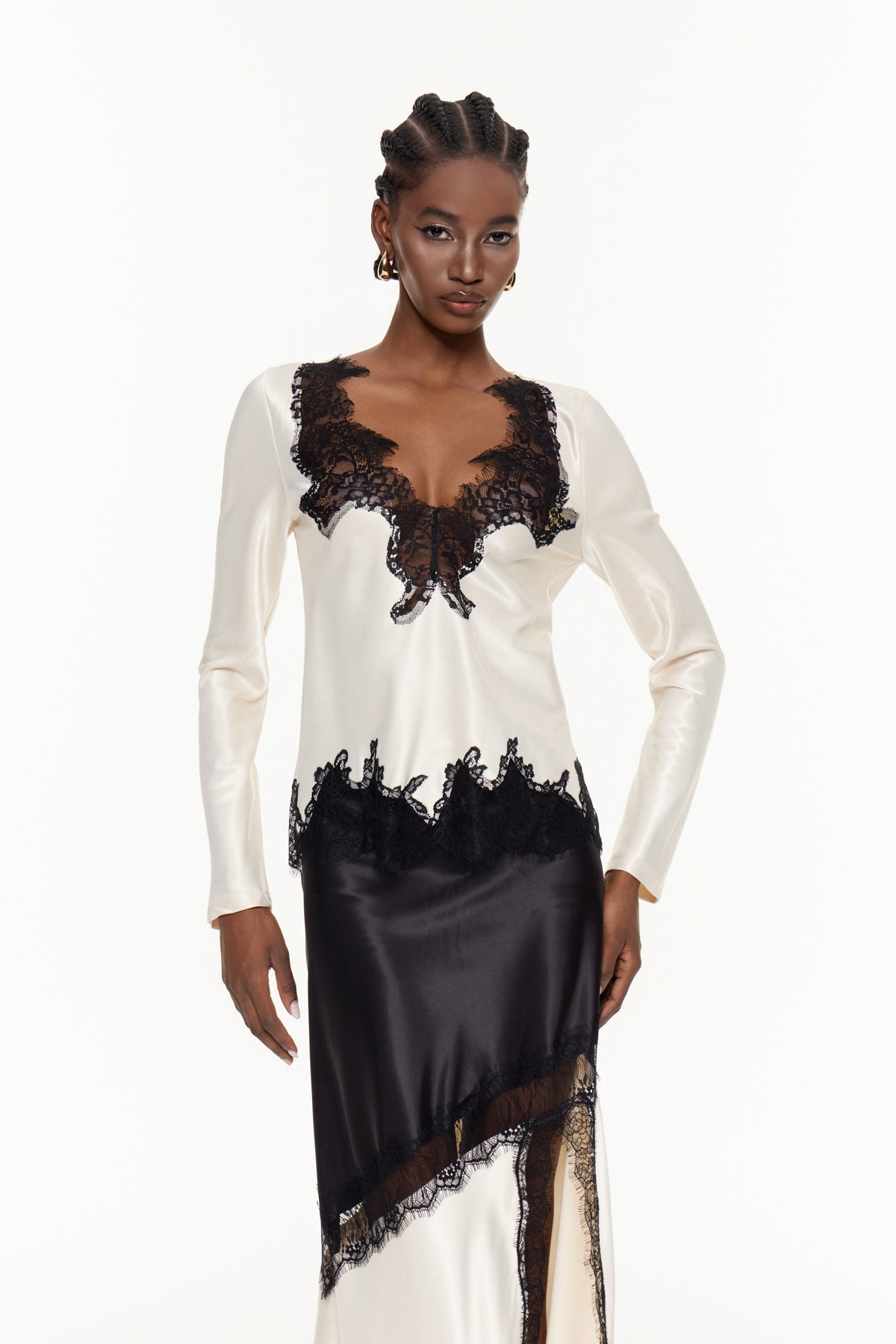 Bess Plunge Bölünmüş Dantel Etek Takımı Bej