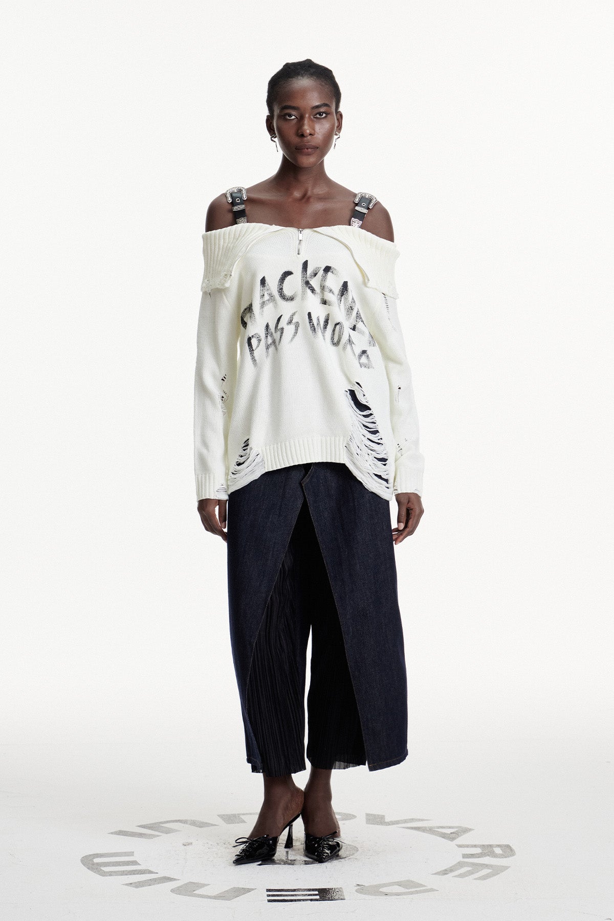 Conlaoch Omuz Açık Saçaklı Beyaz Örgü Üst