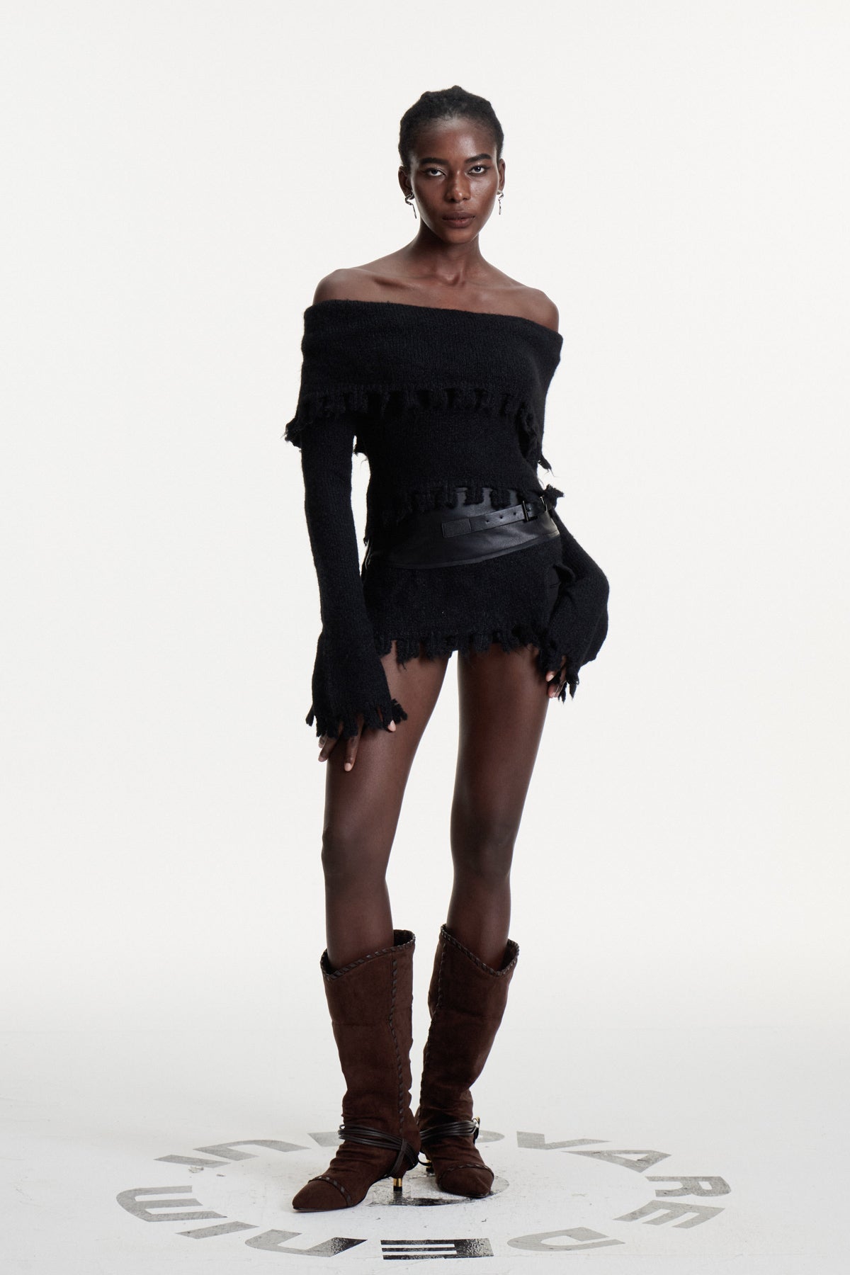 Conleth Omuz Açık Saçaklı Etek Takımı