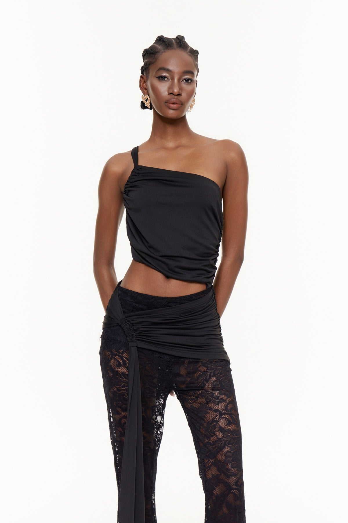 Fabijan Tek Omuzlu Kısa Dantel Pantolon Takımı