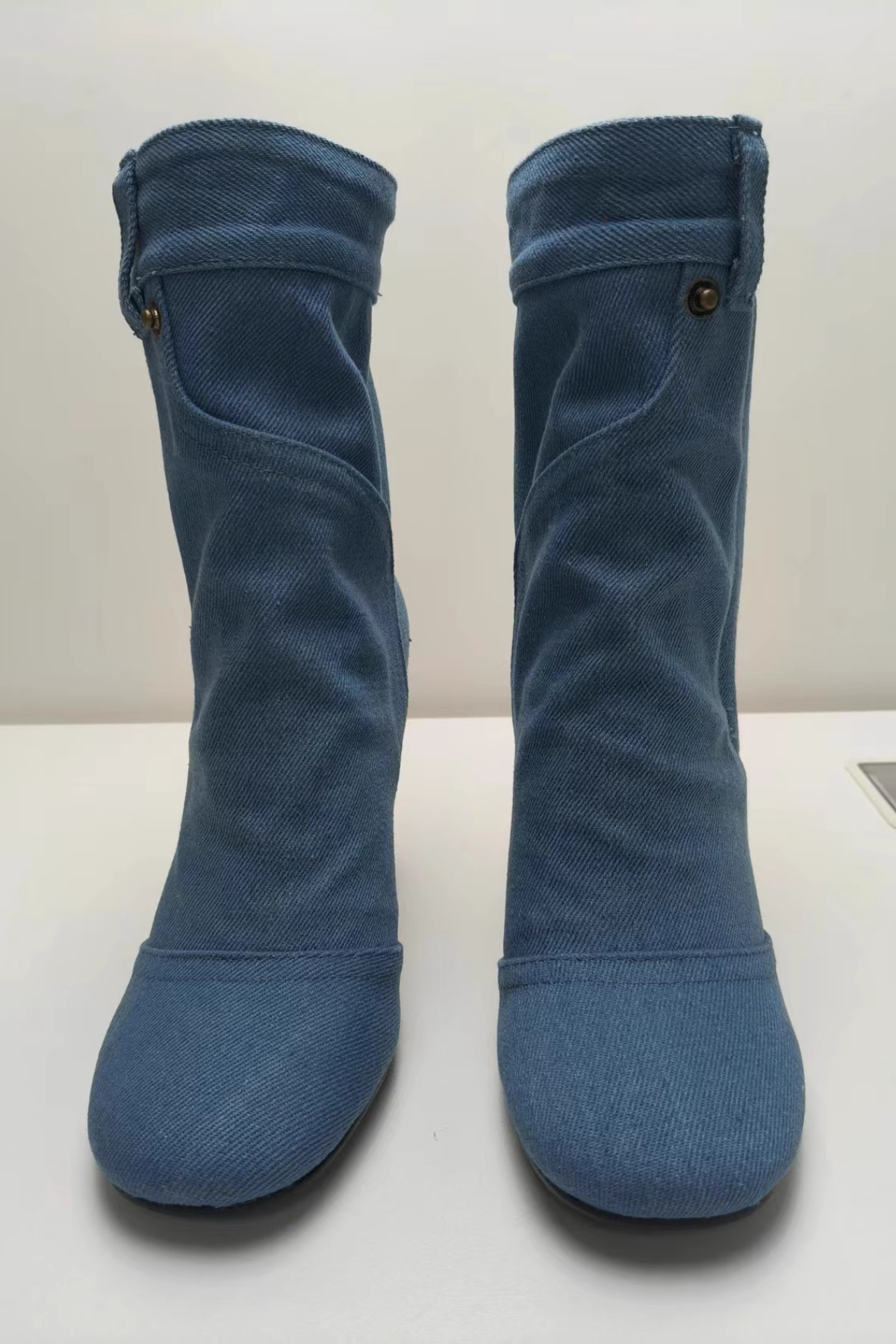 Violeta Denim Yuvarlak Topuklu Çizme