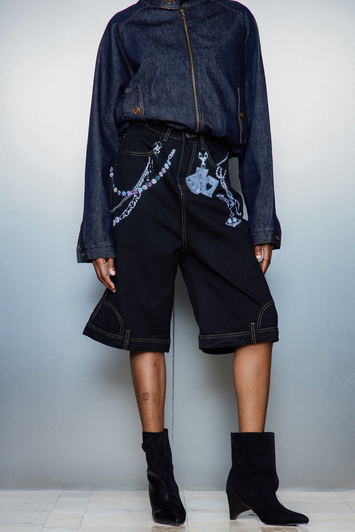 Siyah Cassia Zincir Baskılı Midi Kot Pantolon