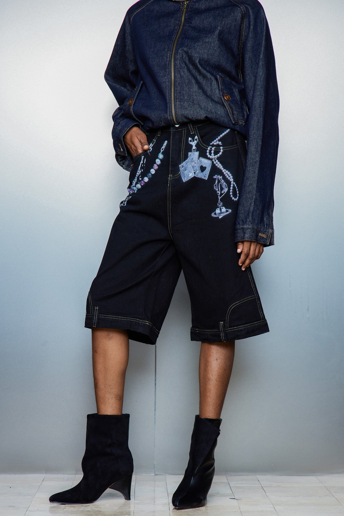 Siyah Cassia Zincir Baskılı Midi Kot Pantolon