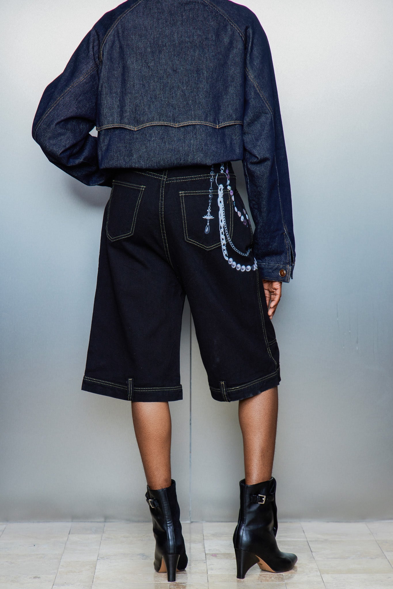 Siyah Cassia Zincir Baskılı Midi Kot Pantolon