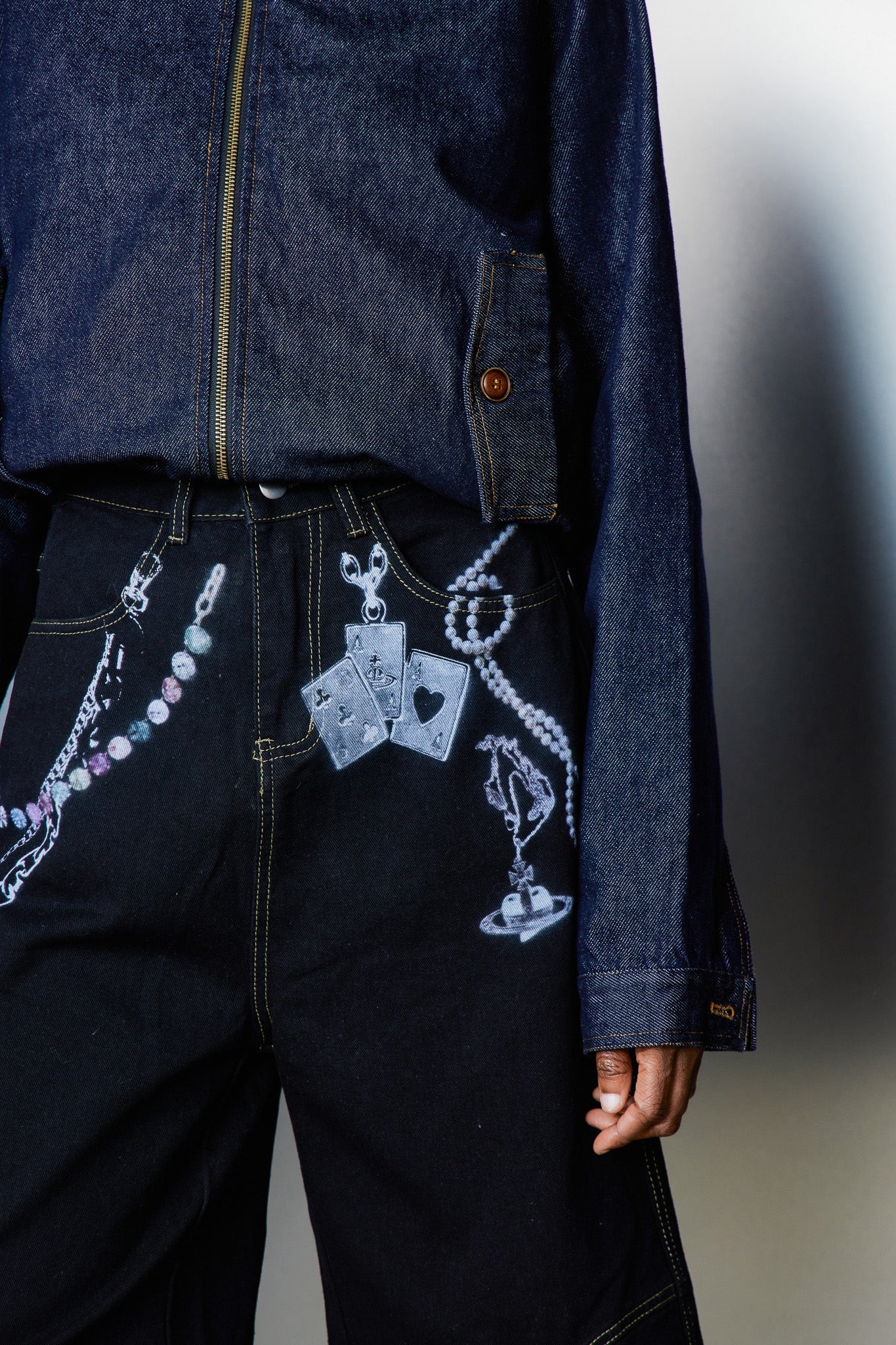 Siyah Cassia Zincir Baskılı Midi Kot Pantolon