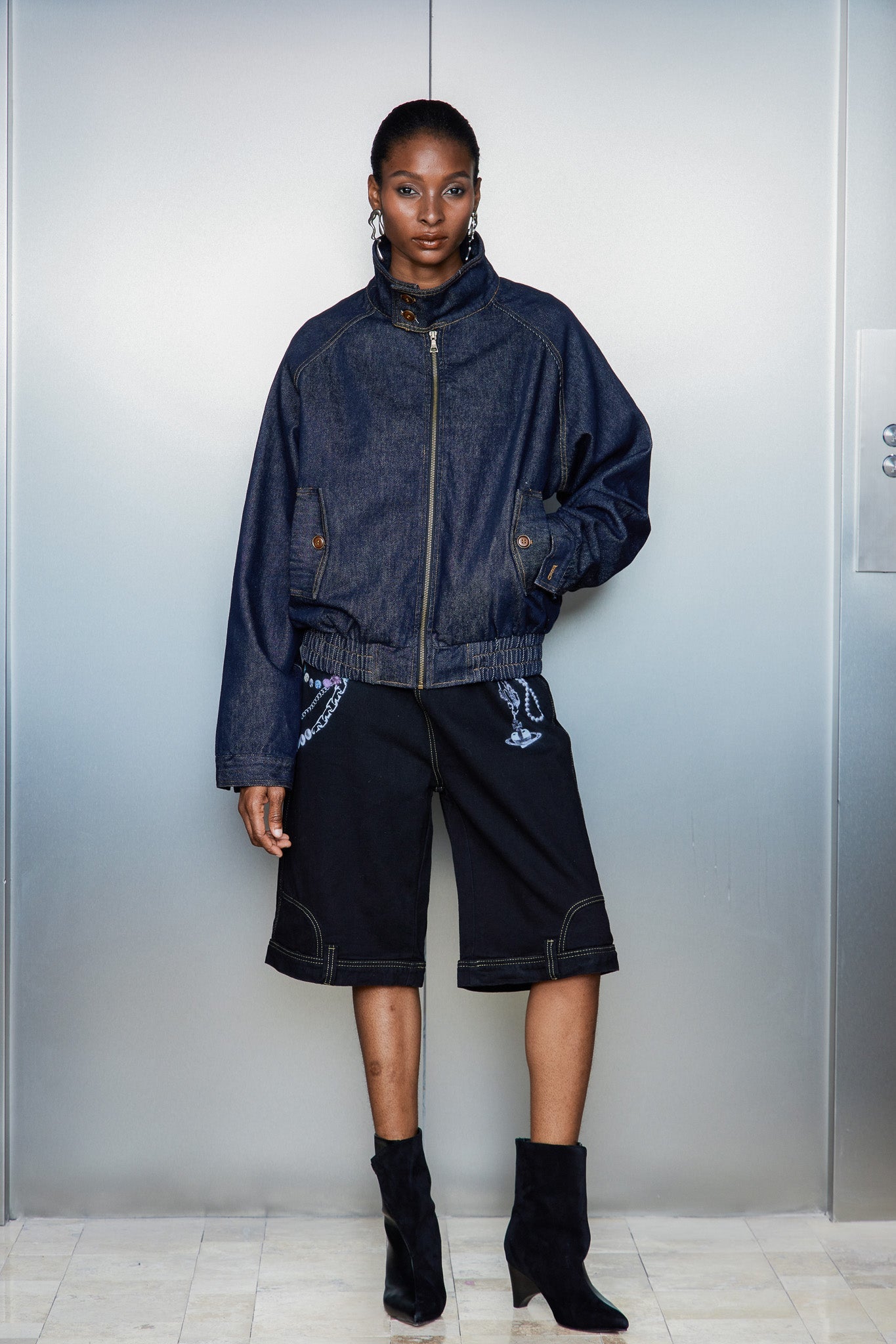 Siyah Cassia Zincir Baskılı Midi Kot Pantolon