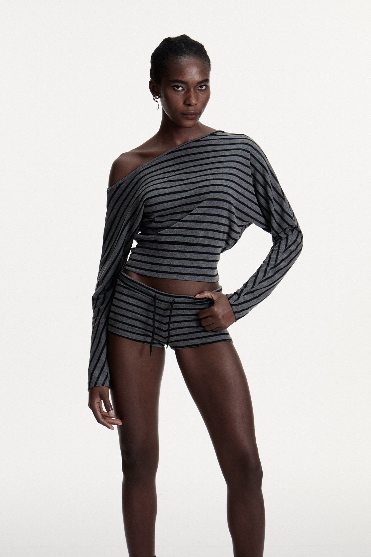 Connla Asimetrik Çizgili Şort Takımı