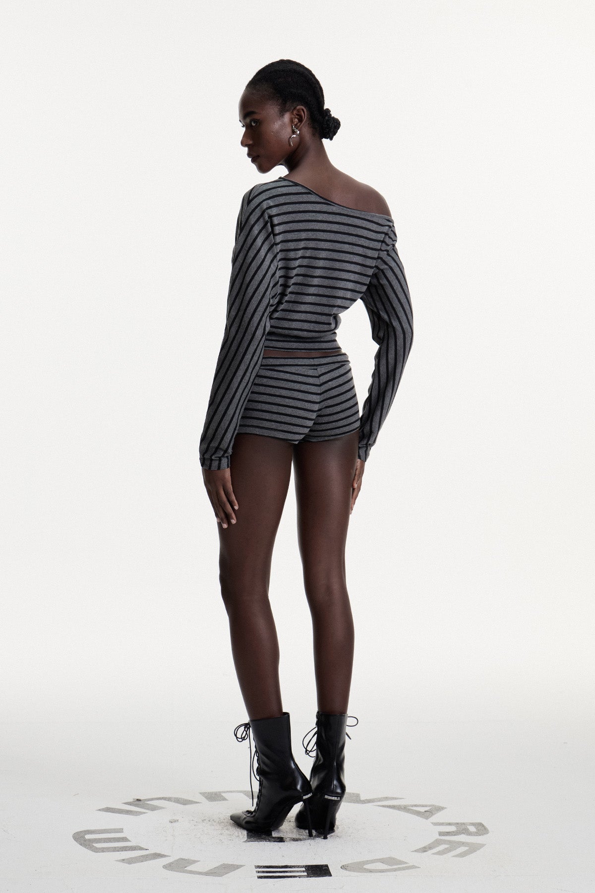 Connla Asimetrik Çizgili Şort Takımı