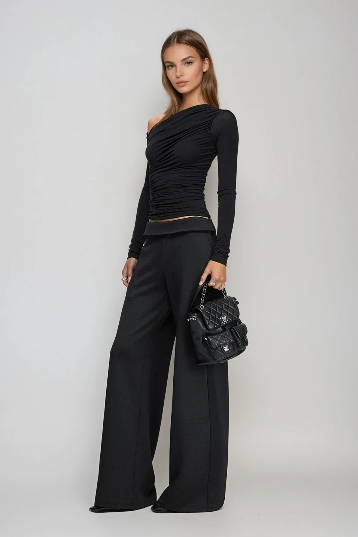 Darrell Tek Omuzlu Büzgülü Uzun Kollu Siyah Üst